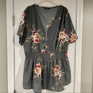 Shein Curve 4X Floral Shirred Blouse with Zipper in Gray